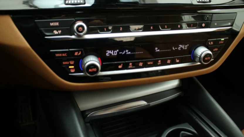 BMW Seria 5 520i mHEV aut