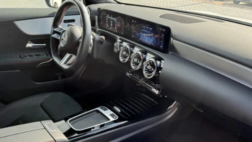 MERCEDES-BENZ A Klasa A 200 AMG Line 7G-DCT