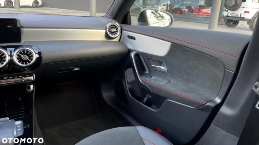 MERCEDES-BENZ CLA CLA 200 AMG Line 7G-DCT