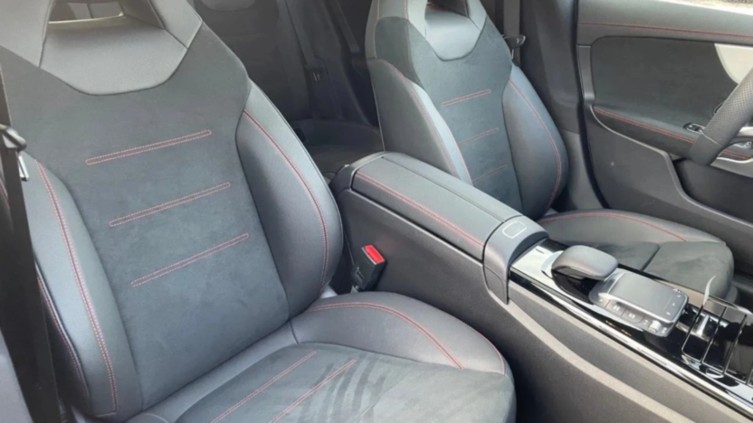 MERCEDES-BENZ CLA CLA 200 AMG Line 7G-DCT