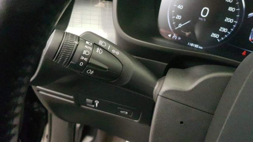 VOLVO XC40 XC40 T3 Momentum aut