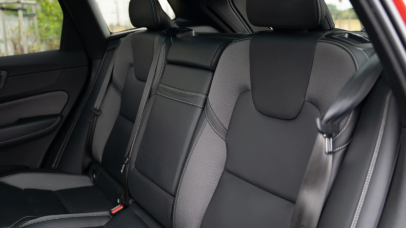 VOLVO XC60 XC60 B4 D AWD R-Design aut