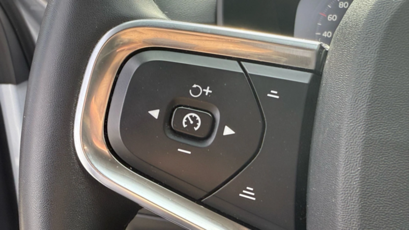 VOLVO XC40 XC40 T3 Momentum Core aut