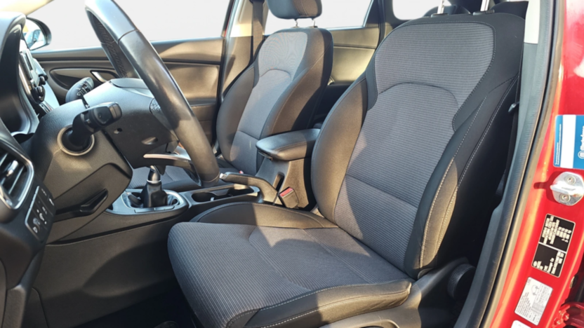 HYUNDAI i30 i30 1.5 DPI Classic +
