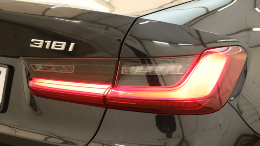 BMW Seria 3 318i Advantage aut