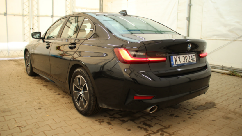 BMW Seria 3 318i Advantage aut