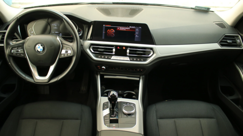 BMW Seria 3 318i Advantage aut
