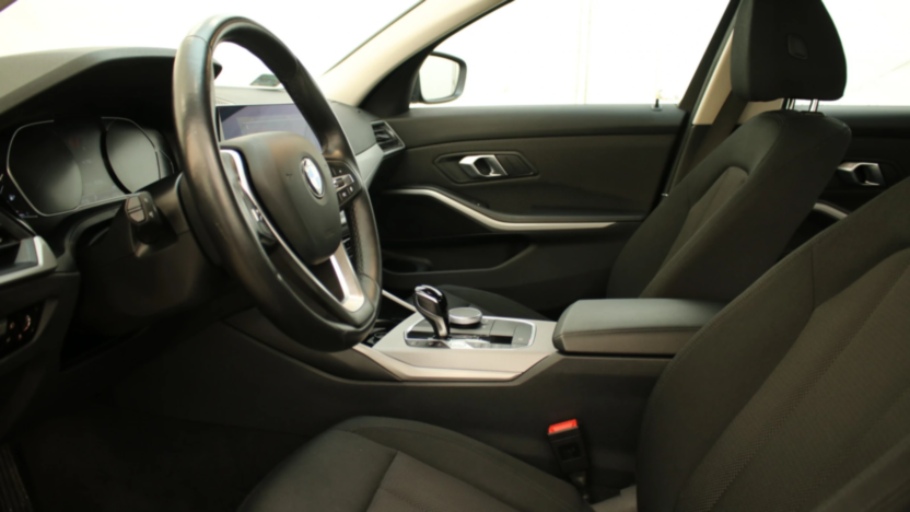 BMW Seria 3 318i Advantage aut