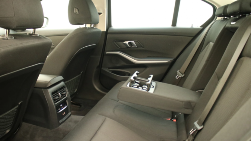 BMW Seria 3 318i Advantage aut