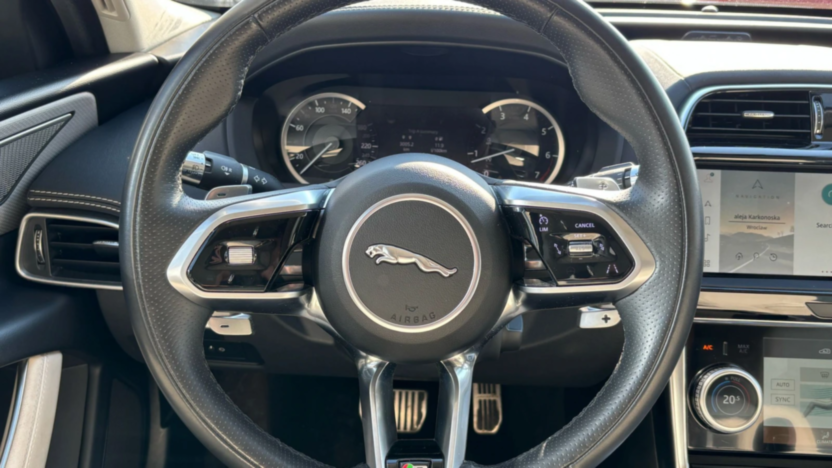 JAGUAR XE XE 2.0 P250 R-Dynamic Black aut