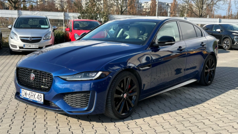 JAGUAR XE XE 2.0 P250 R-Dynamic Black aut