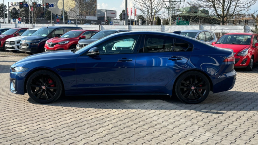 JAGUAR XE XE 2.0 P250 R-Dynamic Black aut