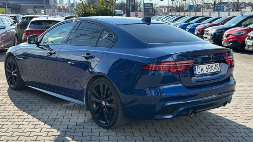 JAGUAR XE XE 2.0 P250 R-Dynamic Black aut