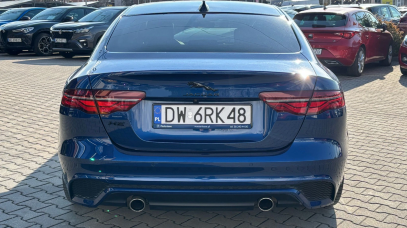 JAGUAR XE XE 2.0 P250 R-Dynamic Black aut