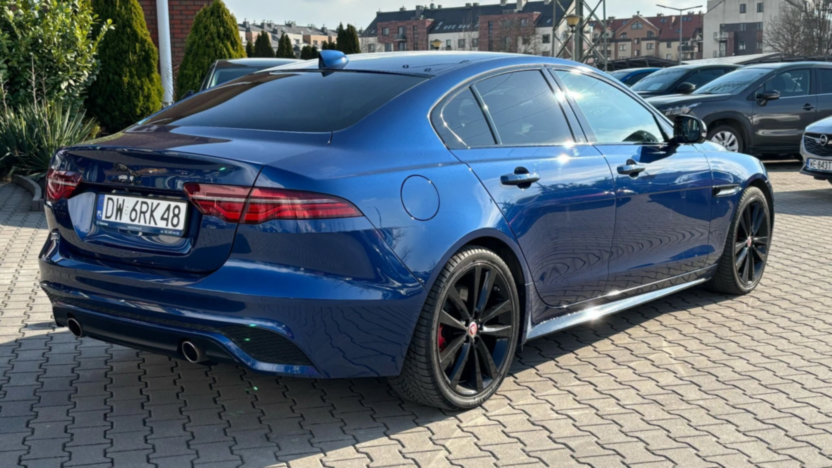 JAGUAR XE XE 2.0 P250 R-Dynamic Black aut