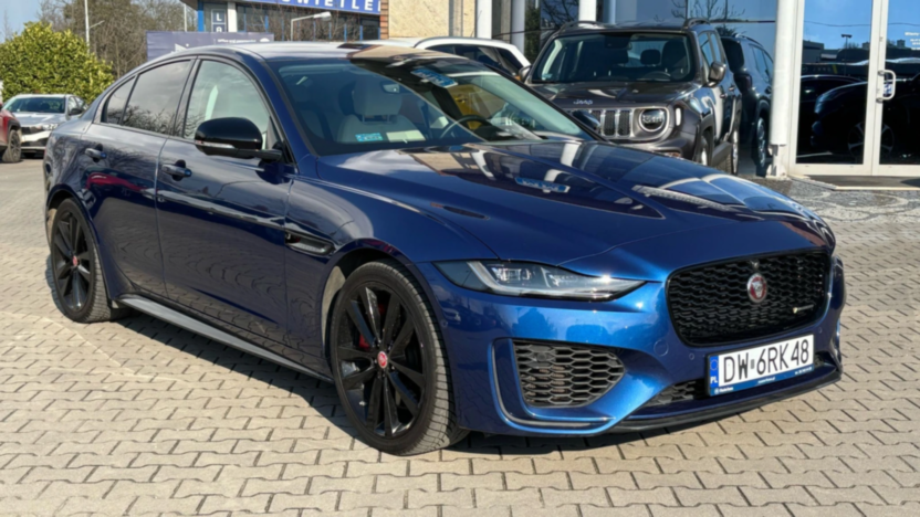 JAGUAR XE XE 2.0 P250 R-Dynamic Black aut