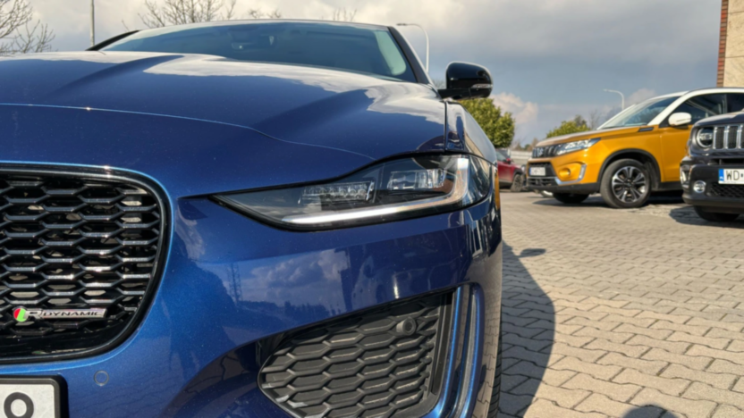 JAGUAR XE XE 2.0 P250 R-Dynamic Black aut
