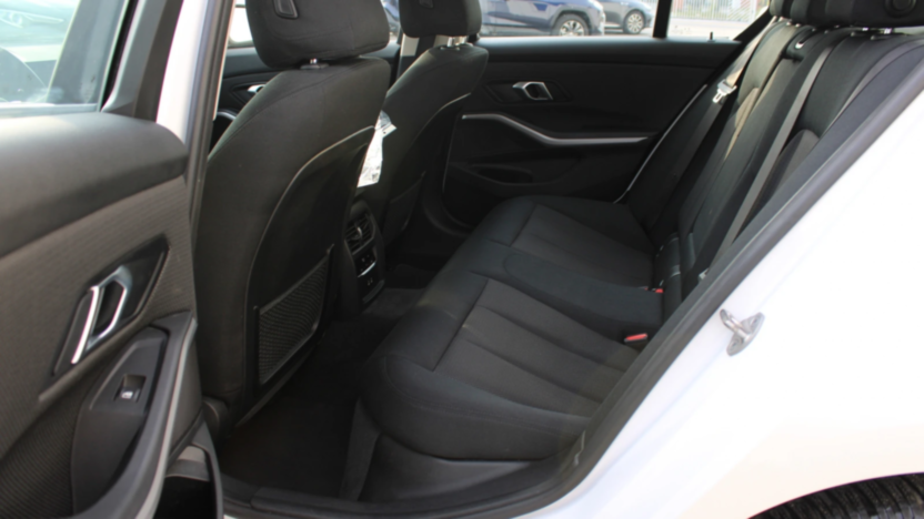 BMW Seria 3 318i Advantage aut