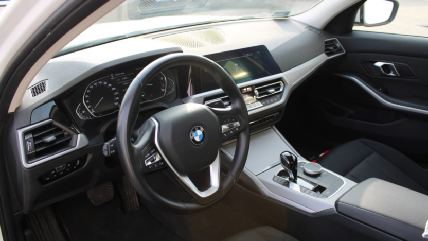 BMW Seria 3 318i Advantage aut