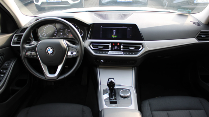 BMW Seria 3 318i Advantage aut