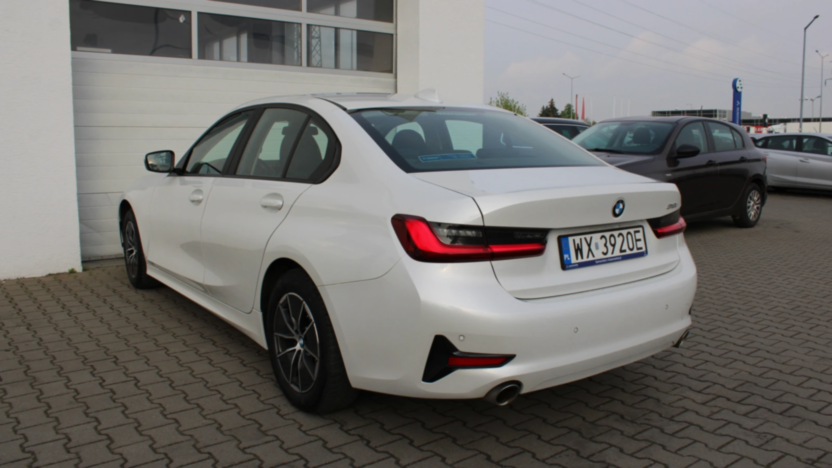 BMW Seria 3 318i Advantage aut