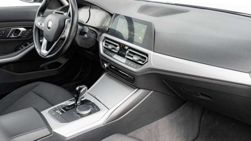 BMW Seria 3 318i Advantage aut
