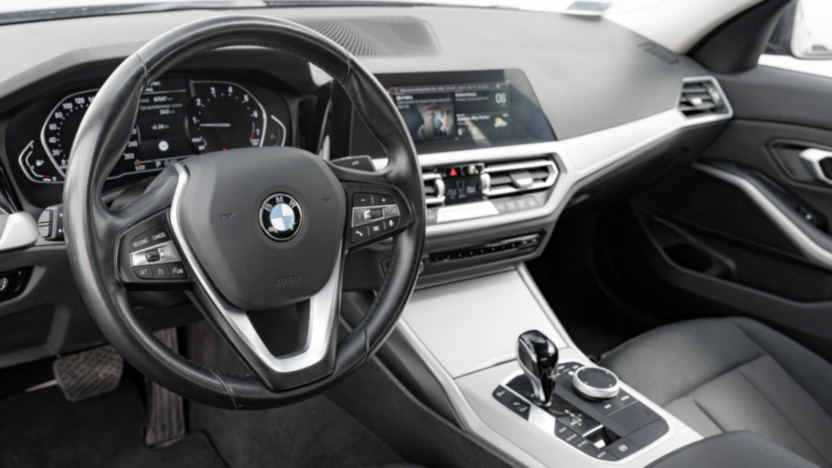 BMW Seria 3 318i Advantage aut