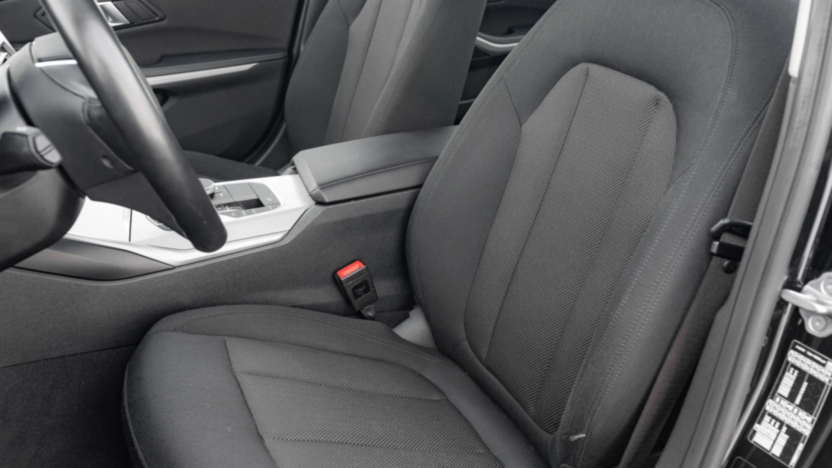 BMW Seria 3 318i Advantage aut