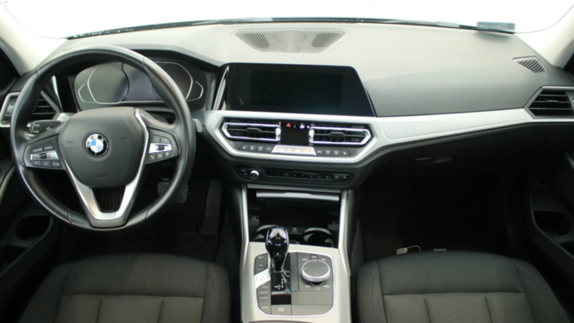 BMW Seria 3 318i Advantage aut