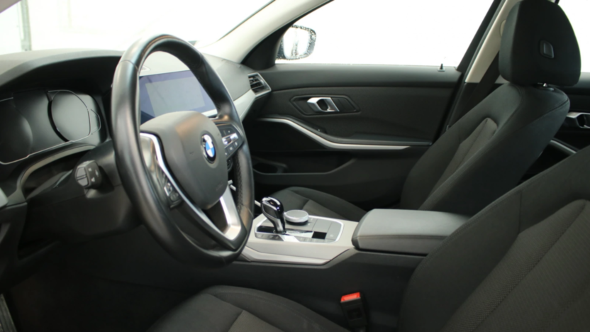BMW Seria 3 318i Advantage aut