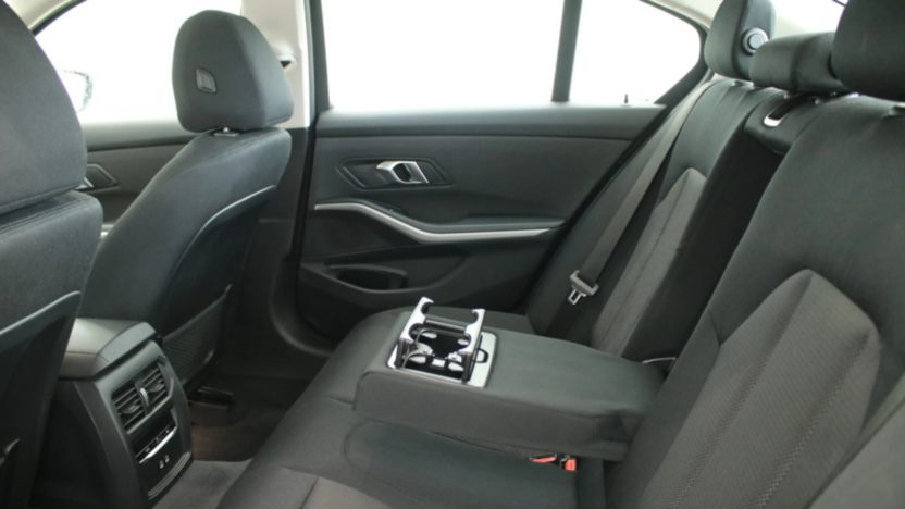 BMW Seria 3 318i Advantage aut
