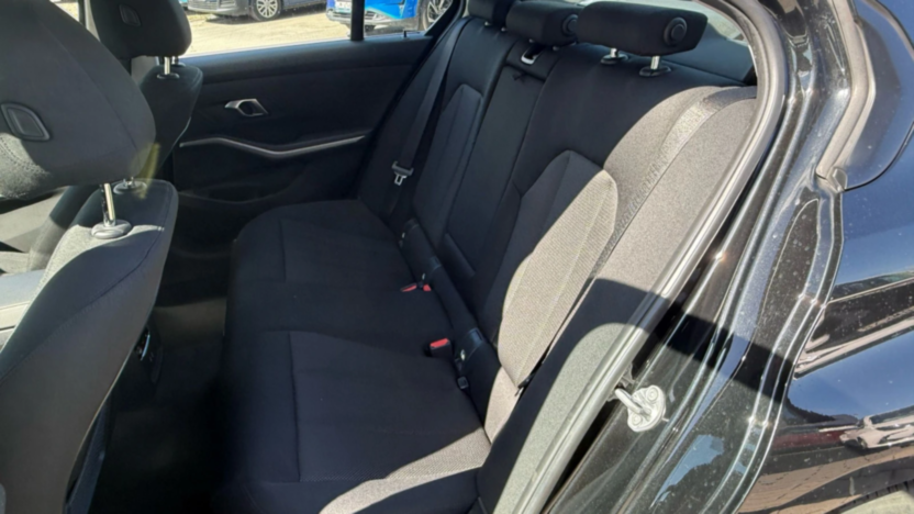 BMW Seria 3 318i Advantage aut