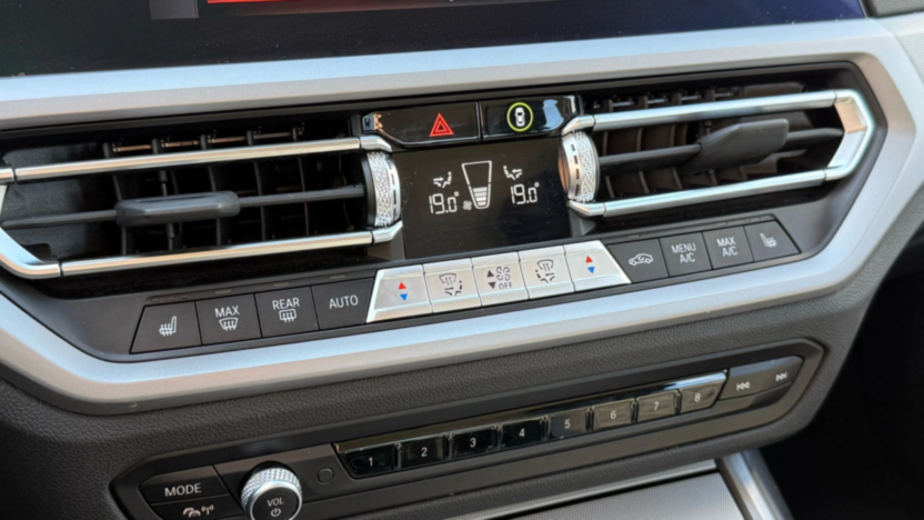 BMW Seria 3 318i Advantage aut