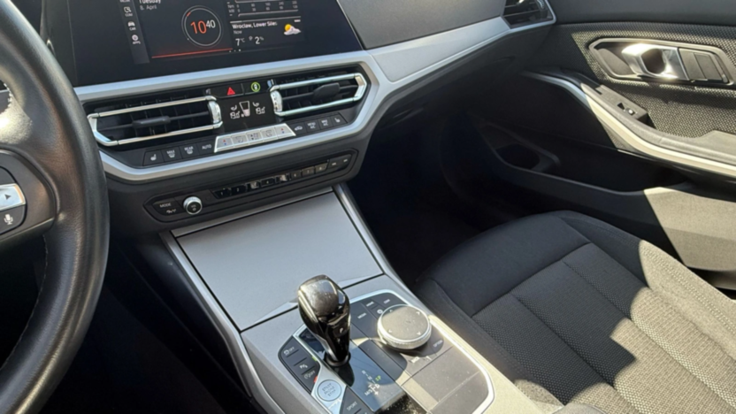 BMW Seria 3 318i Advantage aut