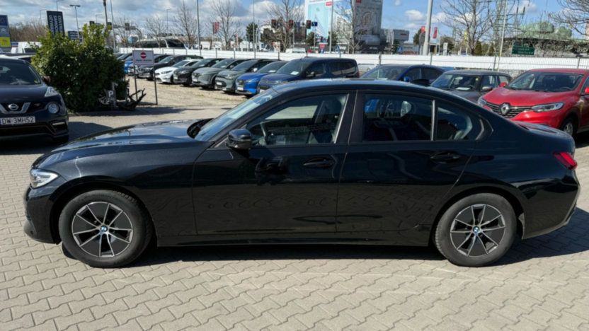BMW Seria 3 318i Advantage aut