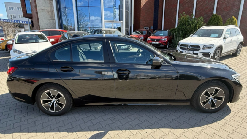 BMW Seria 3 318i Advantage aut