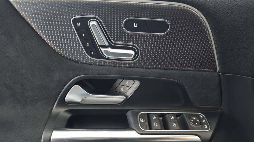 MERCEDES-BENZ EQA EQA 250 66.5kWh AMG Line