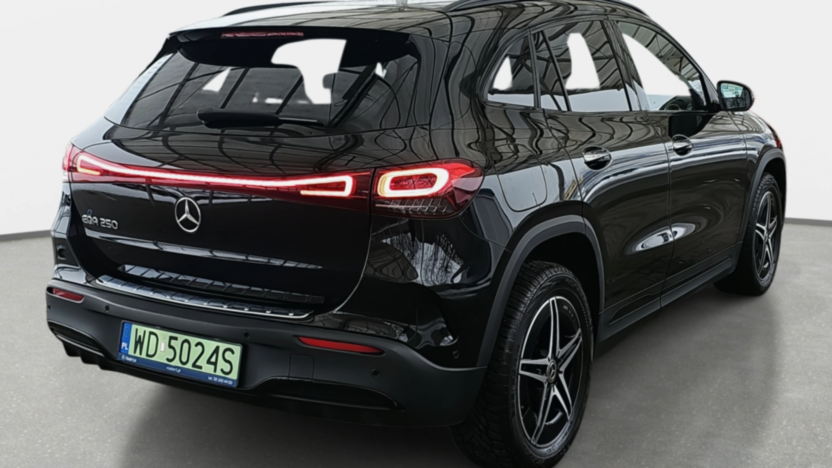 MERCEDES-BENZ EQA EQA 250 66.5kWh AMG Line