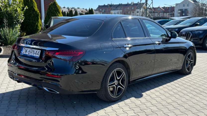MERCEDES-BENZ E Klasa E 220 d 4-Matic AMG