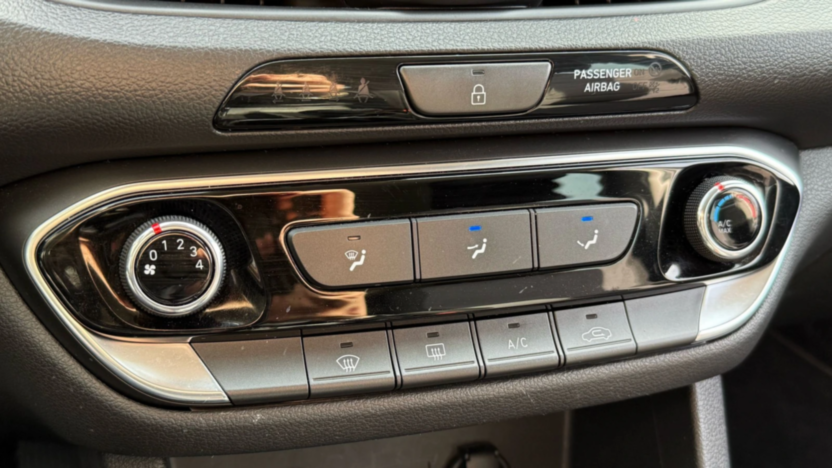 HYUNDAI i30 i30 1.5 DPI Classic +