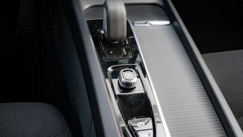 VOLVO XC60 XC60 B4 D AWD Momentum Pro aut