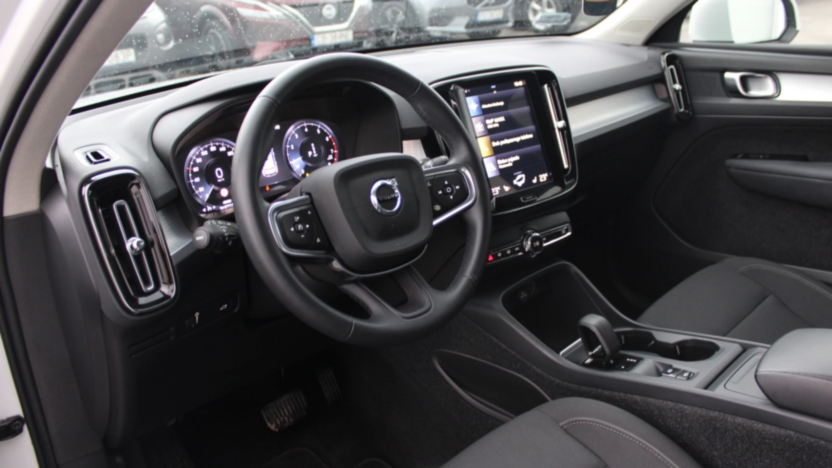 VOLVO XC40 XC40 T3 Momentum Pro aut