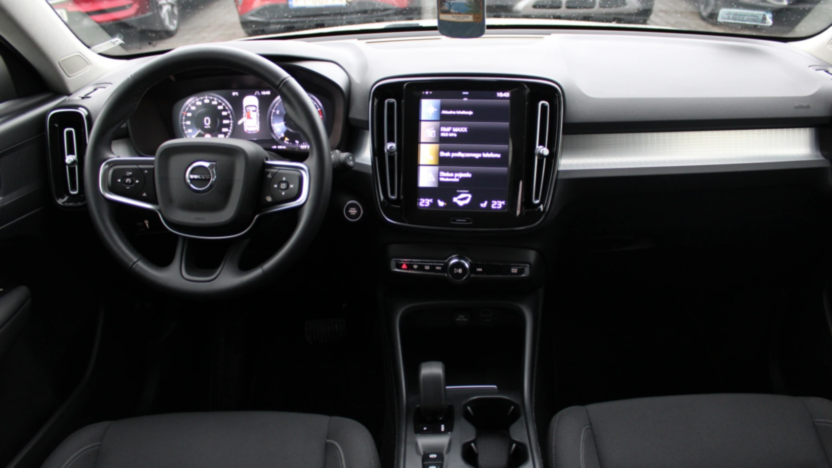 VOLVO XC40 XC40 T3 Momentum Pro aut