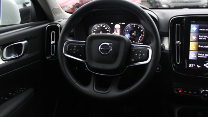VOLVO XC40 XC40 T3 Momentum Pro aut