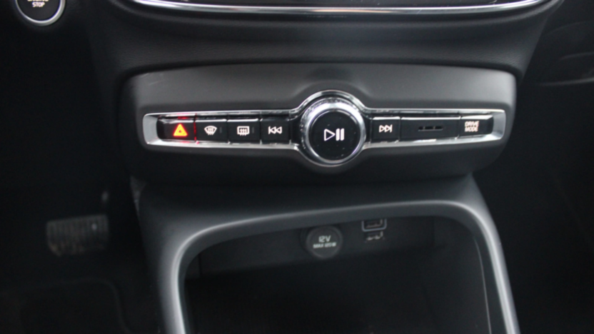 VOLVO XC40 XC40 T3 Momentum Pro aut