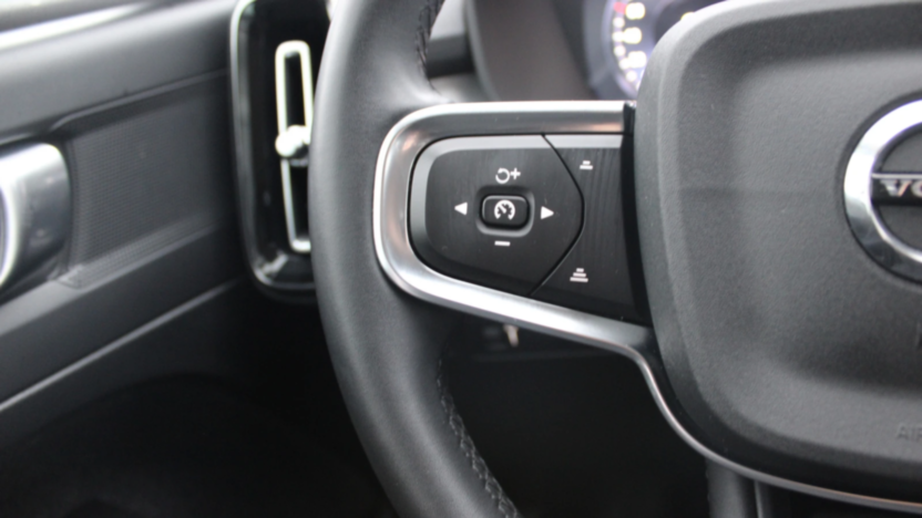VOLVO XC40 XC40 T3 Momentum Pro aut