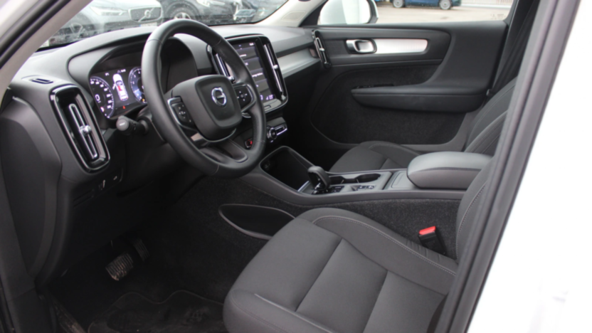 VOLVO XC40 XC40 T3 Momentum Pro aut