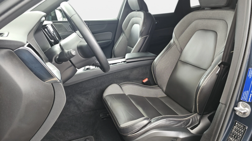 VOLVO XC60 XC60 B4 D AWD Plus Dark aut