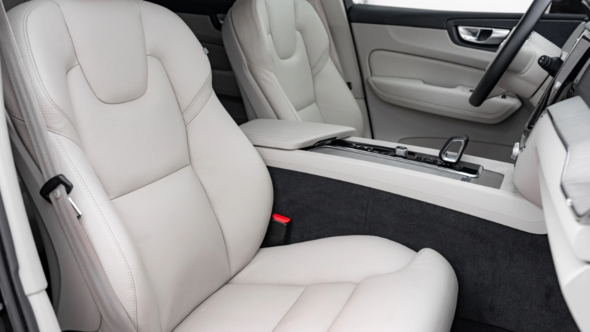 VOLVO XC60 XC60 B4 D AWD Plus Bright aut