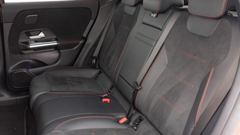 MERCEDES-BENZ EQA EQA 250 66.5kWh AMG Line